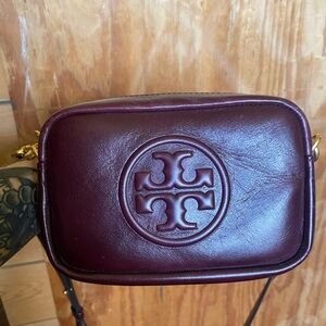 Tory Burch Perry bombe glazed leather crossbody in Fig